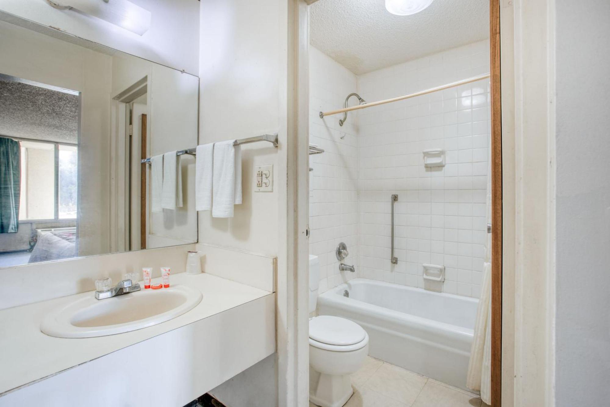 Oyo Hotel Petersburg Va - Templeton Ngoại thất bức ảnh